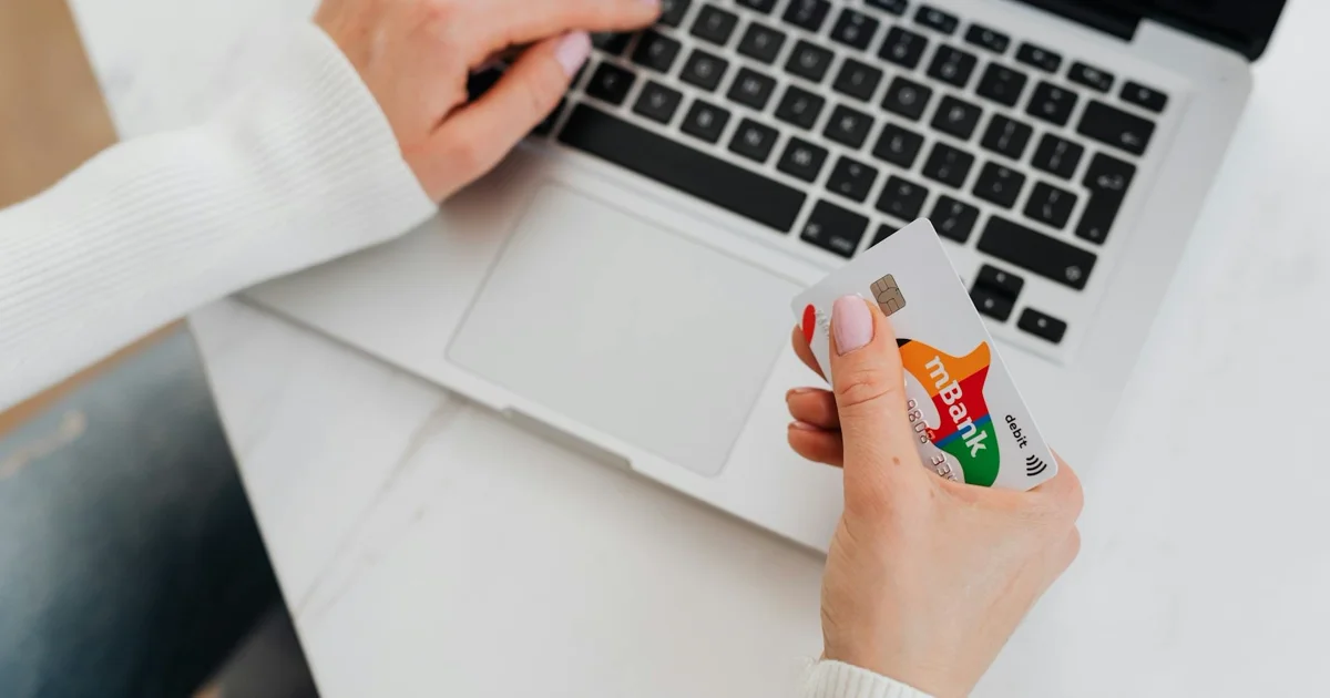 Logos de medios de pago chilenos: Webpay, Khipu, MercadoPago y Flow para tiendas online