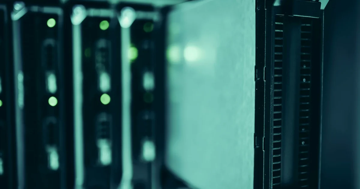 Hosting vs dominio: qué es cada uno y qué necesitas para tu sitio web en Chile